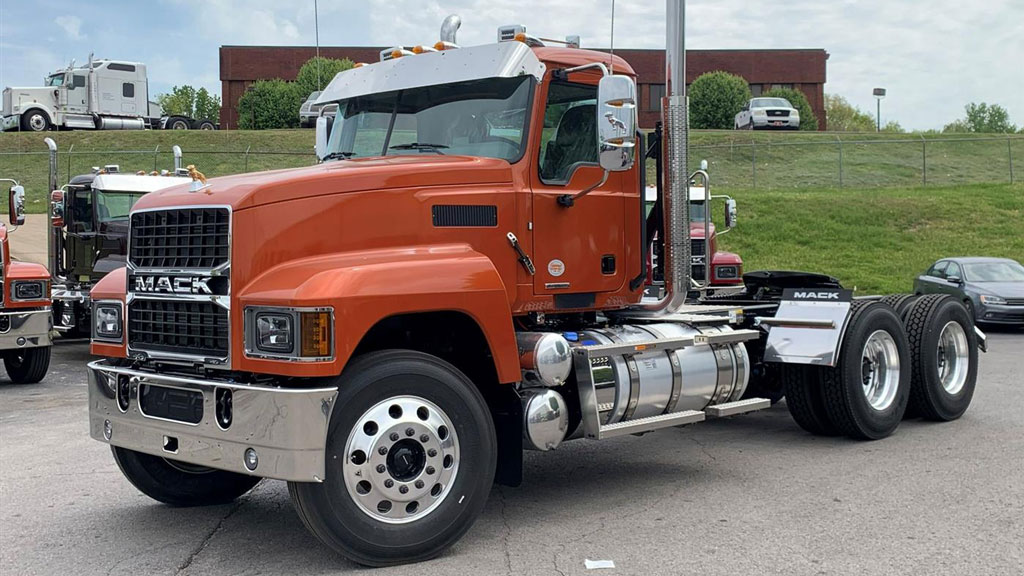 Stay Road-Ready in the Heat: Hot Weather Truck Maintenance Tips