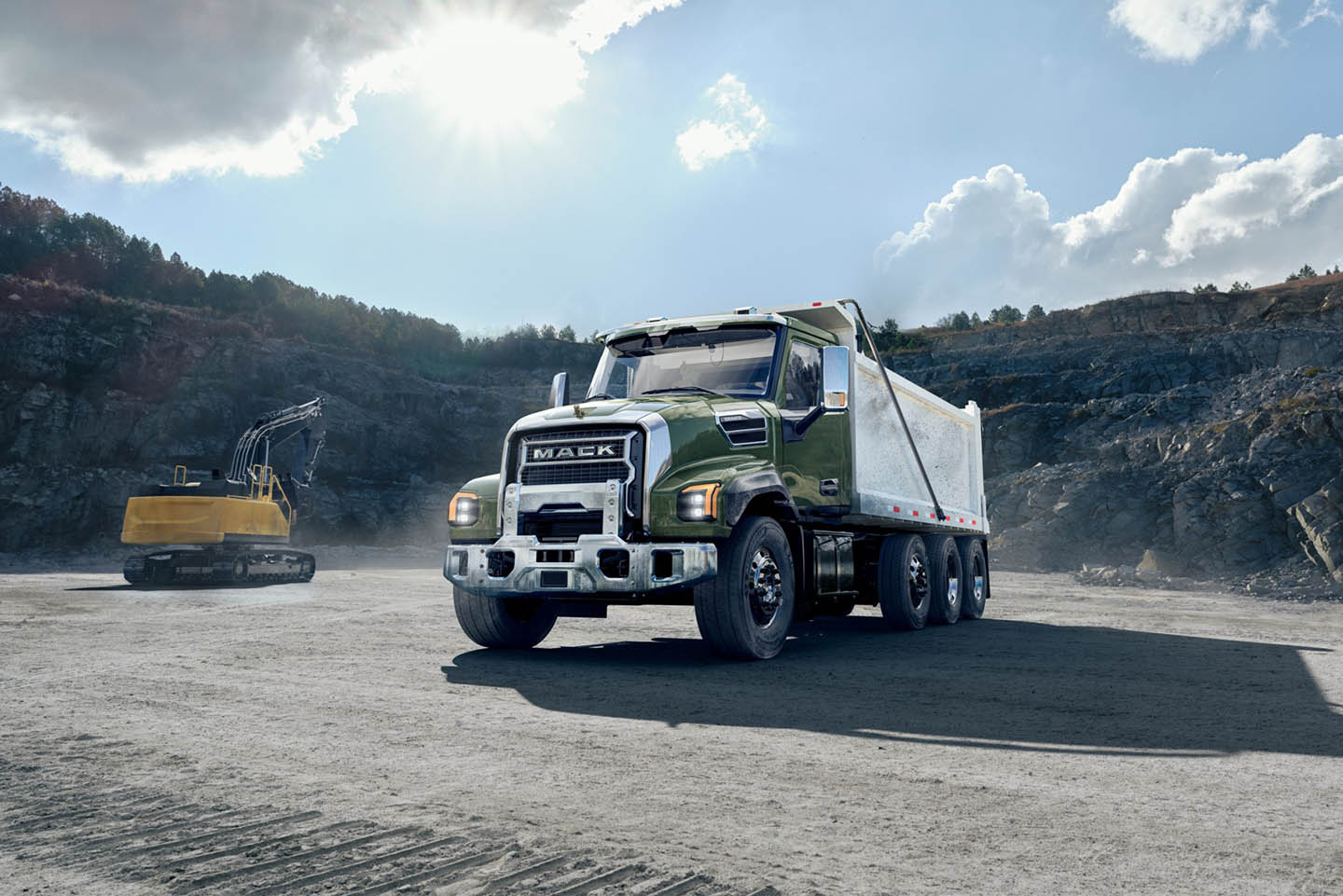 Granite Abyss Green Dump Day Cab With Excavator